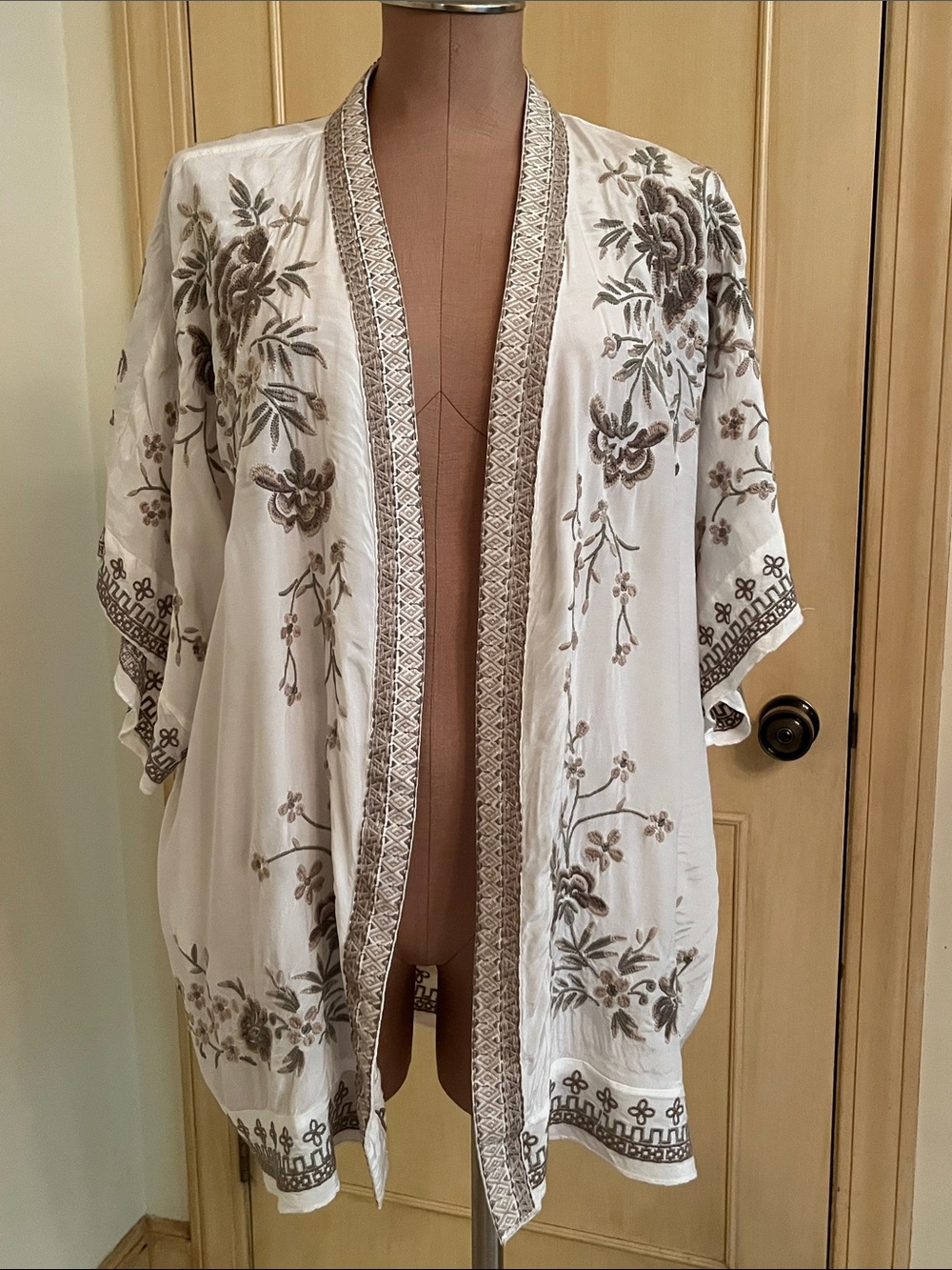 FAITH & ZOE Boho Hippie-Chip Embroidered Cream Floral Kimono Open Front Top S